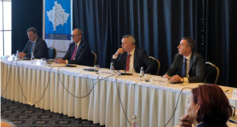 Kërkohet që kryetarët e komunave të paguhen sa deputetët dhe ministrat