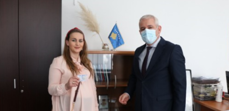 ​Shpërndahen lejeqëndrimet e para me afat 5-vjeçar për shtetasit e Shqipërisë