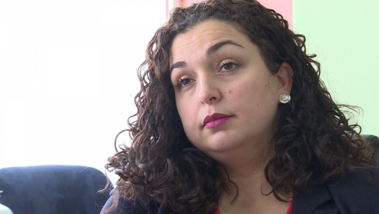 Bie pëlqyeshmëria në popull për Vjosa Osmanin, sondazhi e vendos kah fundi i listës