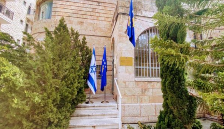 Kryediplmati izraelit uron kosovarët: Na pëlqen që flamuri juaj valon në ambasadë në Jerusalem