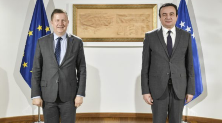 Shefi i Zyrës së BE-së falënderon qeverinë e Kosovës për rreshtim krah BE-së për sanksionet ndaj Rusisë
