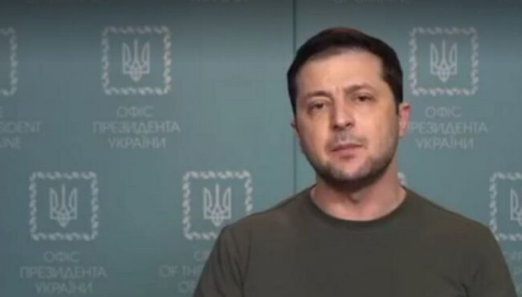 Zelensky ua rrit rrogën ushtarëve ukrainas në 3 mijë euro, paga e tij është 832 euro