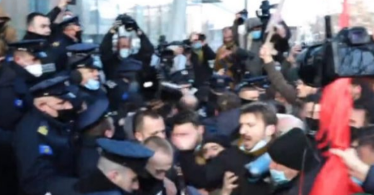 EMRAT | Këta janë policët e lënduar, Molliqaj e Megjuani u arrestuan për sulm ndaj tyre
