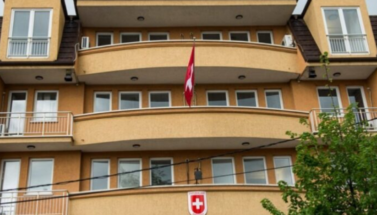 Në Ambasadën e Zvicrës për tre muaj aplikuan për viza 12 mijë e 118 kosovarë
