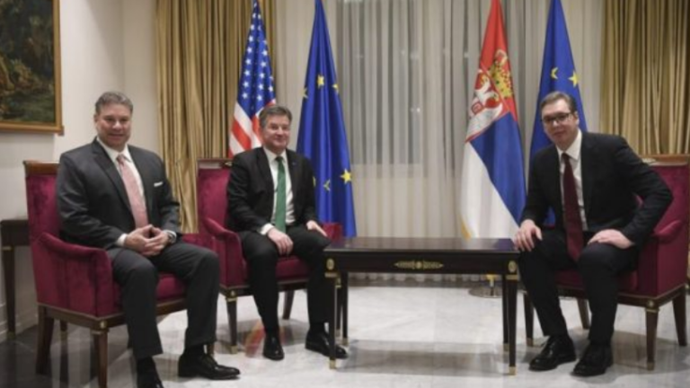 Escobar dhe Lajçak në Beograd, Vuçiq u ankohet se po përballet me provokime nga Kosova