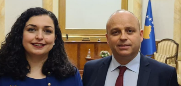 Nuk ndalen sulmet, njeriu i Vjosa Osmanit i quan “djajë” gazetarët