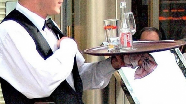 Sa paguhet kamarieri në vende të ndryshme të botës?