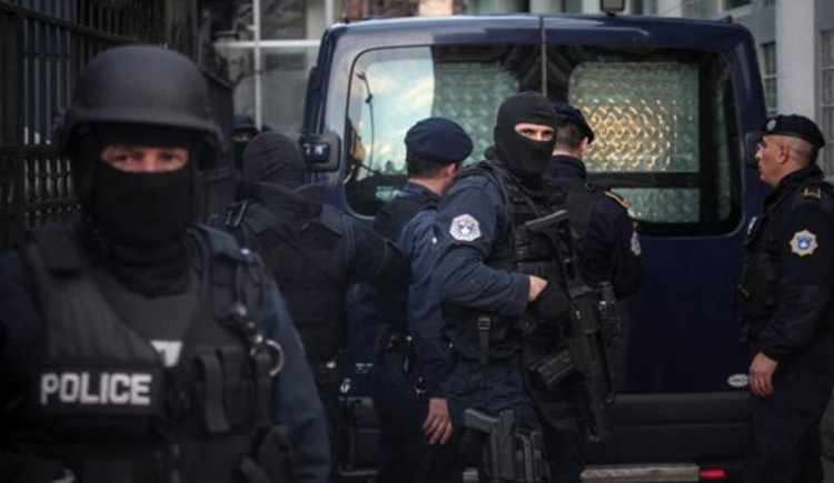 Policia e Kosovës arrestoi dy rusë që kanë hyrë ilegalisht nga Nishi i Serbisë në Jarinje