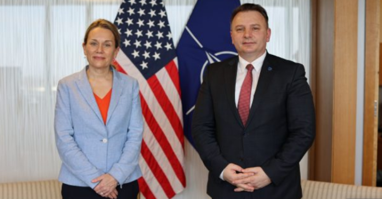 Ambasadorja e SHBA-së në NATO pret përfaqësuesin e Kosovës, ja për çfarë është diskutuar