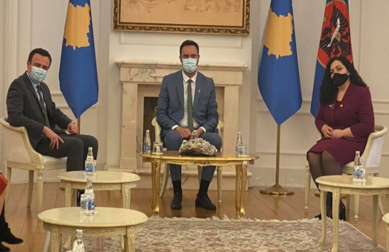 Konjufca mposhtë Kurtin me pëlqimin e qytetarëve, Osmani në mes të dyve