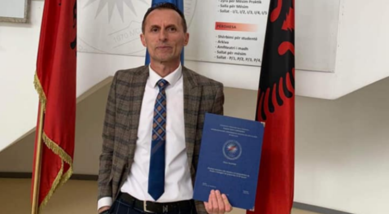 Paci diplomon në nivelin master në Ditën e Mësuesit