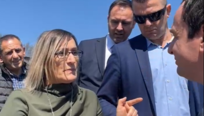 “Pse me shkarkuat padrejtësisht nga puna?”, kushërira e Ukshin Hotit e zë ngushtë Kryeministrin Kurti