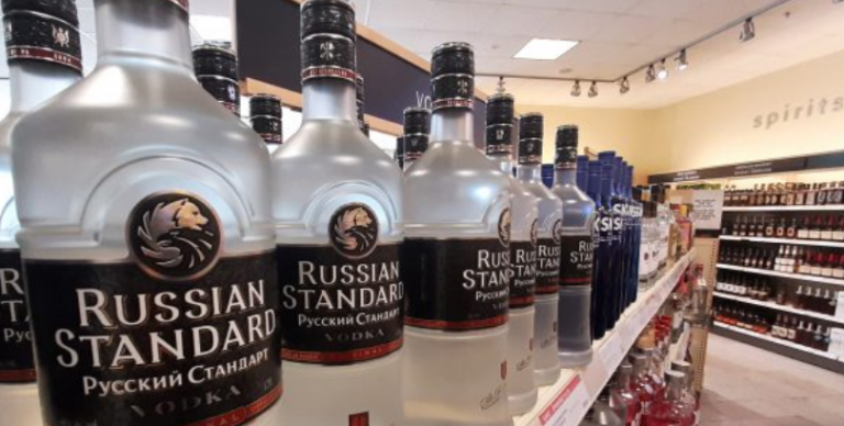 S’ka më vodkë ruse, super-marketet britanike e heqin nga raftet
