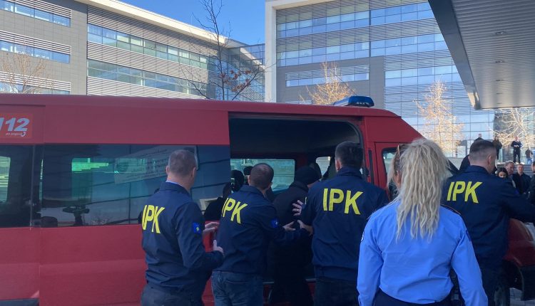 Biseda e komandantit me policët që merrnin ryshfet: Po e dh*** n’ta, po na prishni punën krejt
