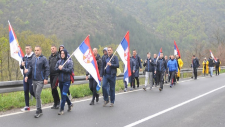 Serbët kërcënojnë me largim nga Kosova, Vuçiç takim urgjent me grupin e Kuintit