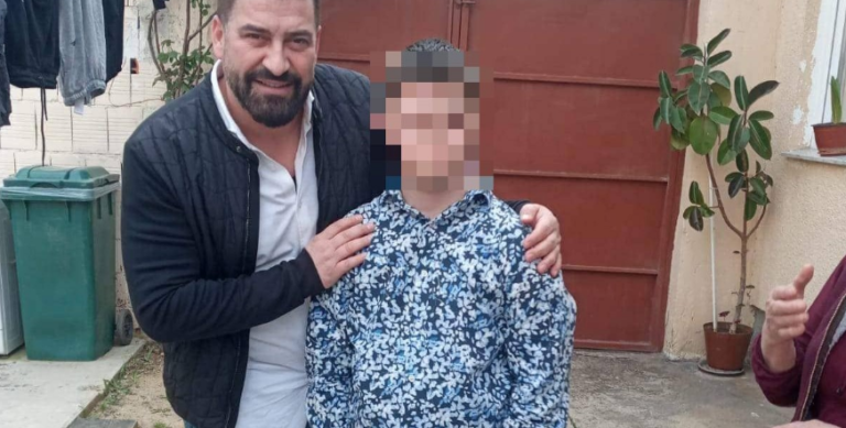 Emocionuese: Meda surprizon fansin e tij me sindromën Down!