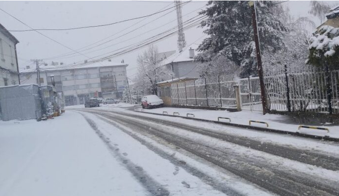 Ndryshimi i motit në Kosovë, bora mbulon Dragashin