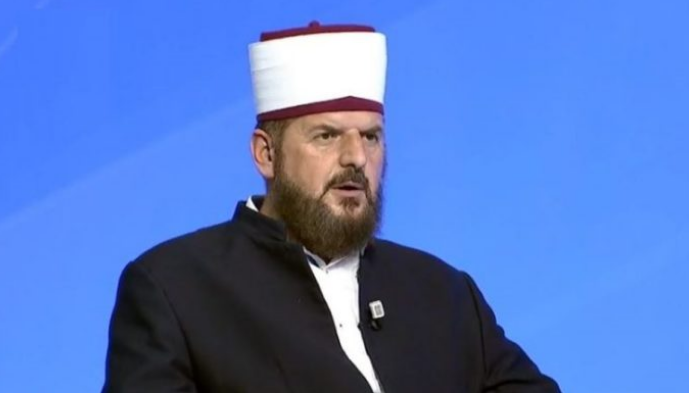 Imami nga Peja i reagon Shefqet Krasniqit: Me çdo kusht po mundohesh ta shkatërrosh familjen shqiptare