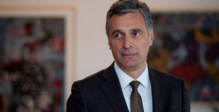 Lumezit i dridhet dhe zëri dhe i shihen lotët në ditën e fundit si Kryeprokuror i Shteti