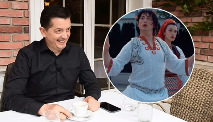 I veshur si ‘Teta Gjyli’, Osman Azemi tregon se si një burrë i kërkoi numrin e telefonit duke menduar se ishte vërtet femër