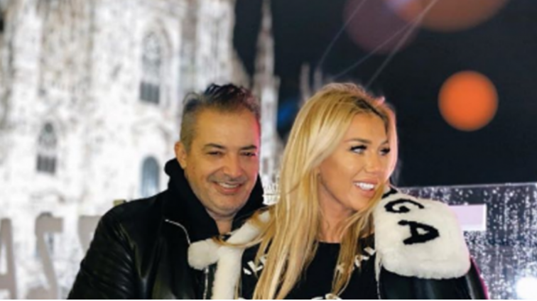 ‘Nuk të vjen keq kur fle me atë plakun’: Adelina Tahiri reagon ndaj komenteve për bashkëshortin
