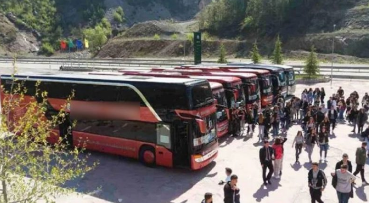MASHTI tregon se a do t’i lejojë ekskursionet e maturantëve për në Shqipëri