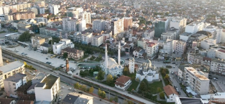 Kosovari tenton t’i prej venat, s’mund ta përballojë ndarjen nga gruaja