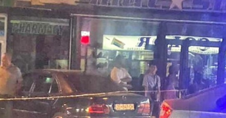 Pamje të rënda: Momenti i vrasjes së rëndë në Ferizaj, dorasi e vret 30-vjeçarin në sy të Policisë