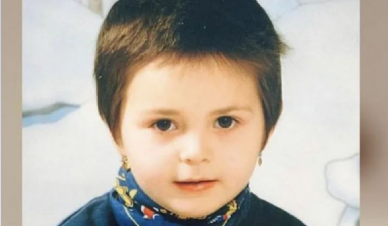Sot është një nga këngëtaret më të njohura shqiptare, kush është vogëlushja në foto