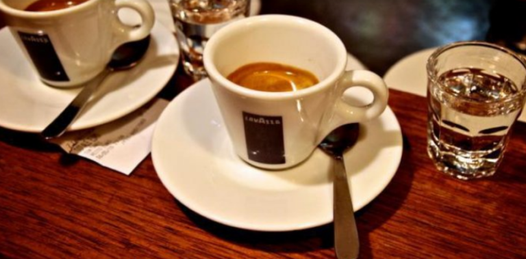 Nga nesër shtrenjtohen edhe kafetë e vogla në Mitrovicë – nga 70 cent bëhen 1 euro