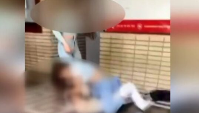 Grushte e kapje për flokësh, rrahje mes disa vajzave në një shkollë në Pejë