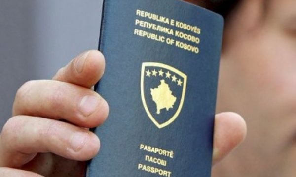 Mungon materiali, sërish probleme për pajisjen e qytetarëve me pasaporta dhe patentë shoferë