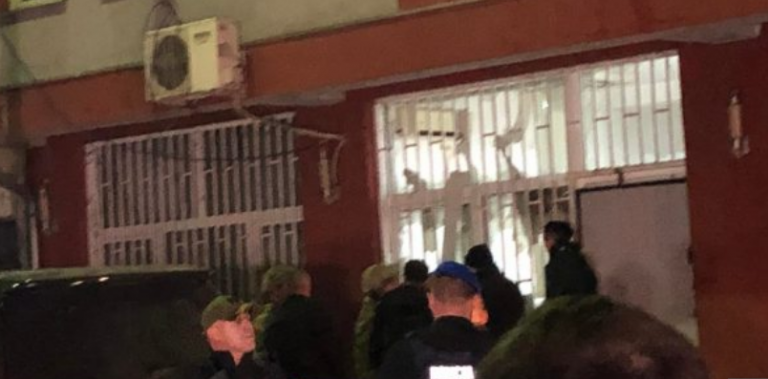 Mbyllet rruga për qarkullim në Mitrovicën e Veriut, ekipet e deminimit në vend të ngjarjes