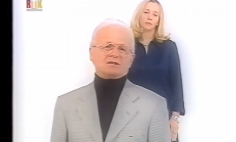 Video e rrallë e Adem Demaçit duke kënduar
