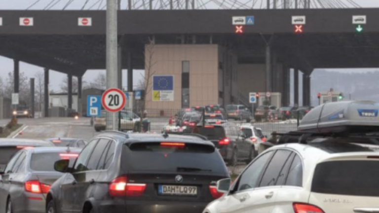 Ardhja e bashkatdhetarëve për festat e fundvitit, kolona te Dheu i Bardhë dhe në Merdar
