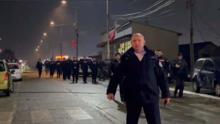 “Ju lumtë”, “o jau hongsha zemrën” – qytetarët të emocionuar me arritjen e Policisë së Kosovës në veri