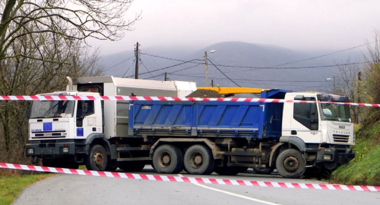 Deputeti i VV-së paralajmëron veprime në veri, thotë se barrikadat nuk do të normalizohen