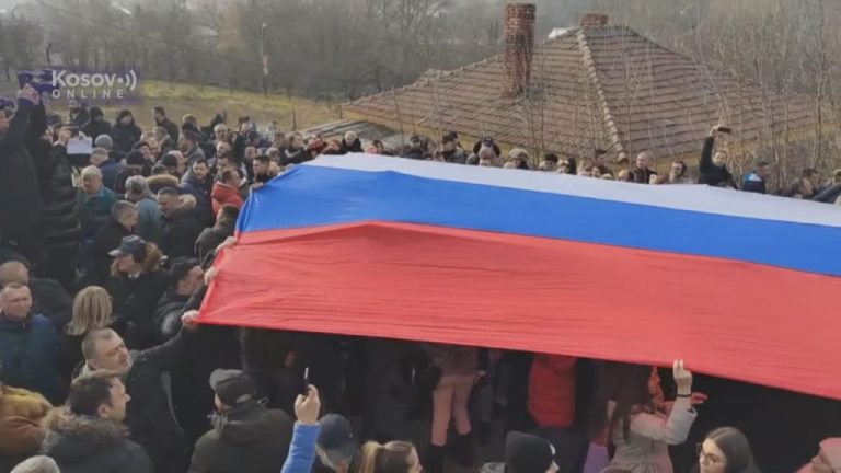 Serbët në veri organizojnë protestë kundër Vuçiqit dhe Listës Serbe