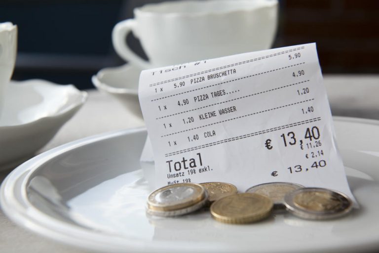 Pyetja 1-milionë-dollarëshe: Sa bakshish duhet të lëmë?