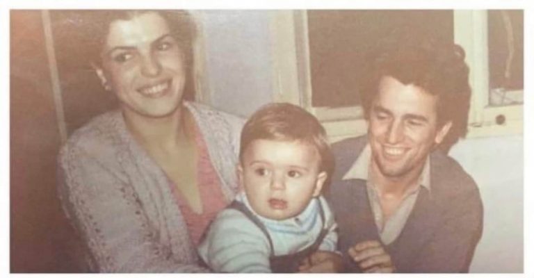 Djali në foto sot është kryetar i një partie në Kosovë