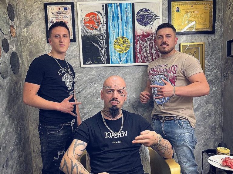 Berberi i VIP-ave: Klientët paguajnë edhe 500 euro për një qethje