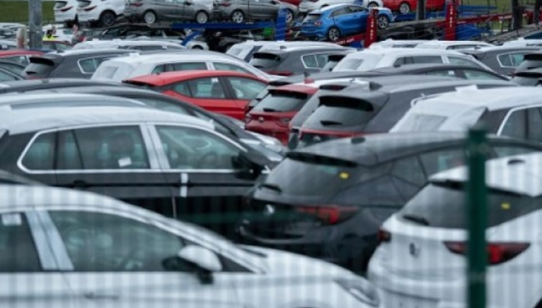 Mashtron shitësi, merr 15 mijë euro, s’ia jep veturat blerësit