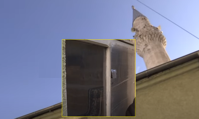 Thyhen dy xhami, vidhen arkat e sadakasë