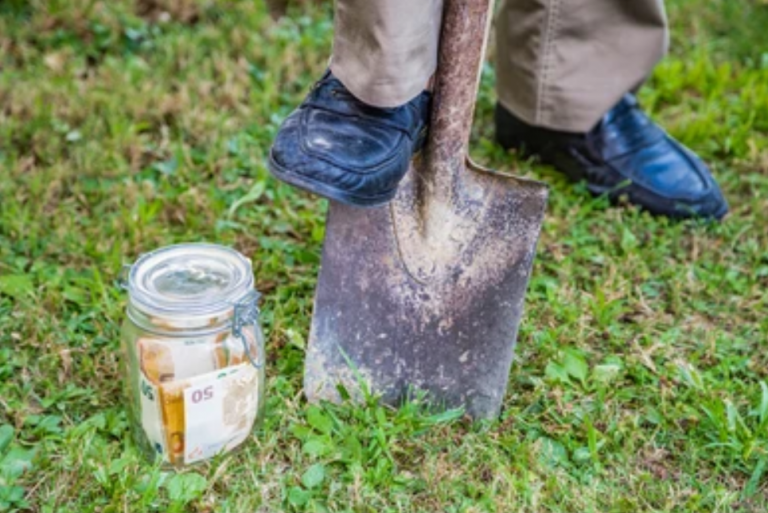 Kosovari gropos 26 mijë euro cash e stoli ari dhe largohet nga Kosova, kur kthehet s’e gjen asnjë cent