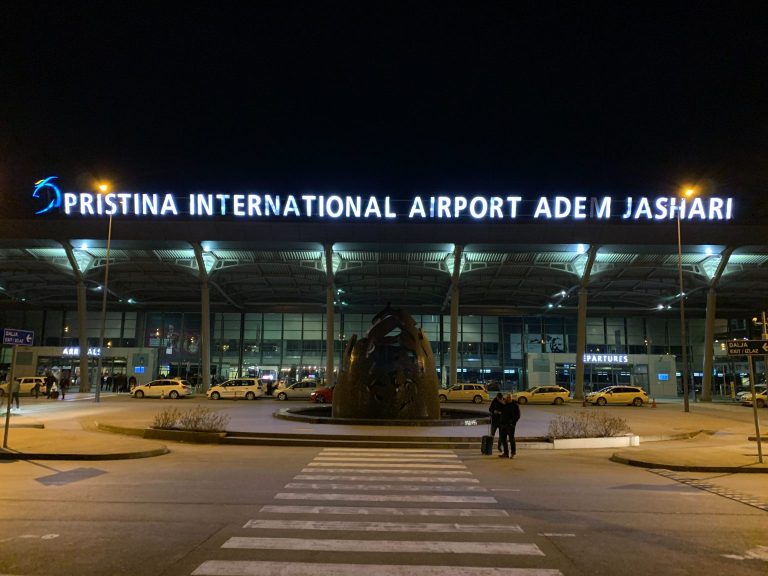 Dyshime për një shpërthim në Aeroportin “Adem Jashari”, policia jep detaje
