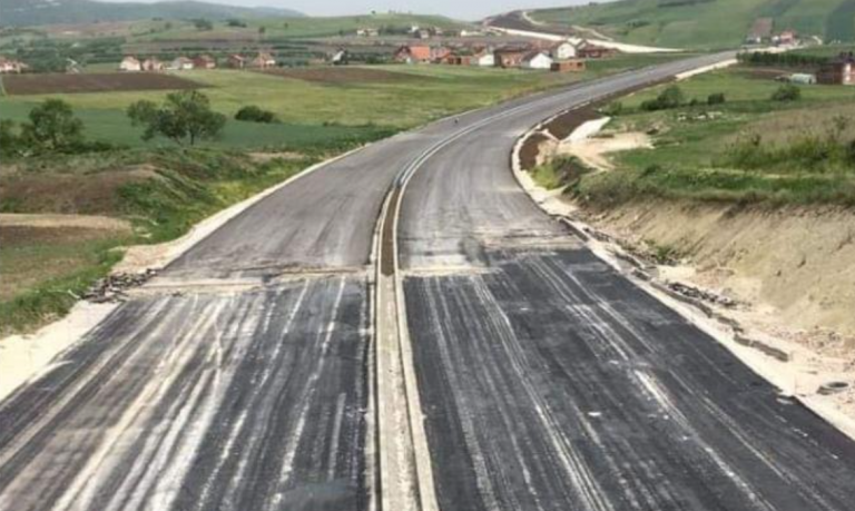 Ministri i Infrastrukturës tregon pse rruga për në Mitrovicë nuk ka përfunduar “kurrë”