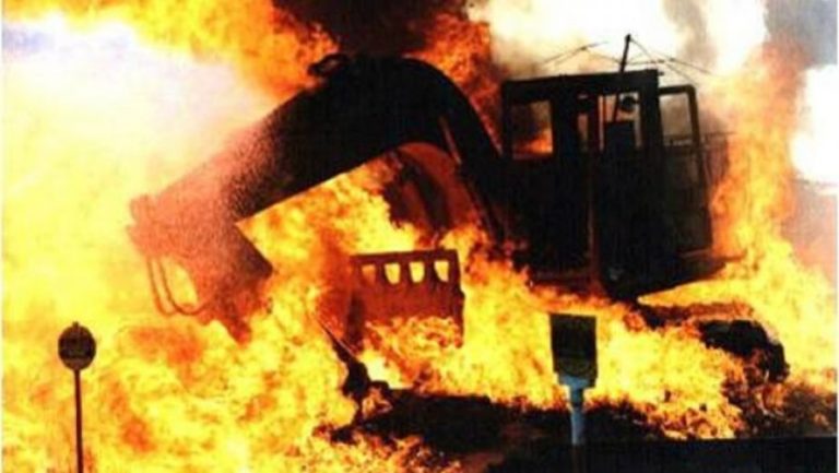 Deklarohen nga kompania ekskavatori i së cilës u dogj në Zveçan pak orë pas zgjedhjeve