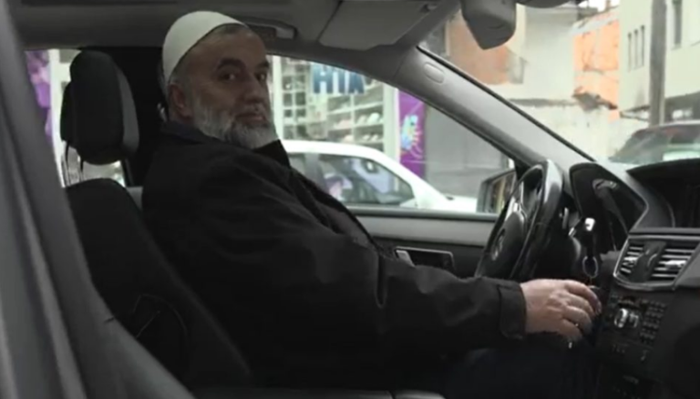 “Kam shërby më ndryshe”: Flet hoxhë Mazllami që mori dhuratë një Mercedes nga ndjekësit e tij