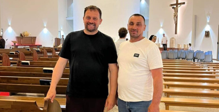 “Është besimtar mysliman, dyshemenë e Kishës e bëri me gjysmën e çmimit”, postimi i veçantë i Mrizit të Zanave