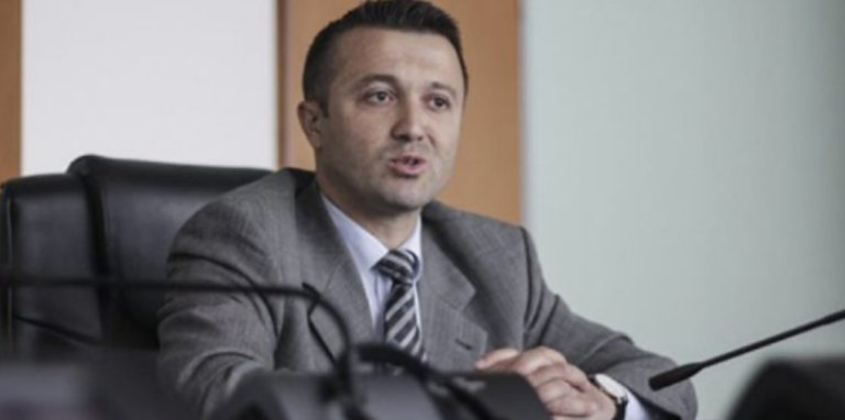 “Në Kuvend janë dy deputetë të kundërligjshëm”- a rrezikohet rrëzimi i Presidentes Osmani? Flet Veton Berisha